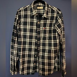 Men’s casual button down, handsome shirt can be dressed up or down💙